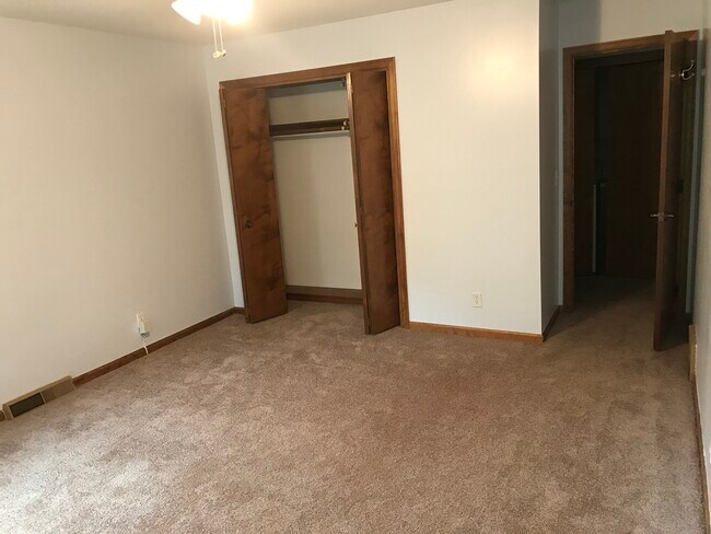 Building Photo - 7209 Glouchester Dr