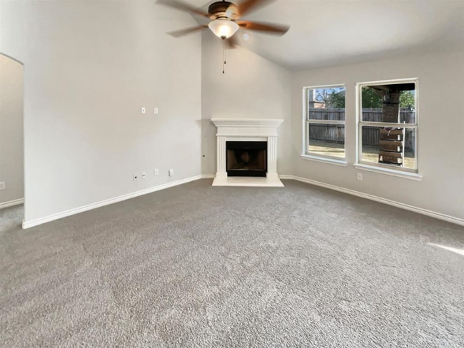 Building Photo - 1305 Freesia Dr