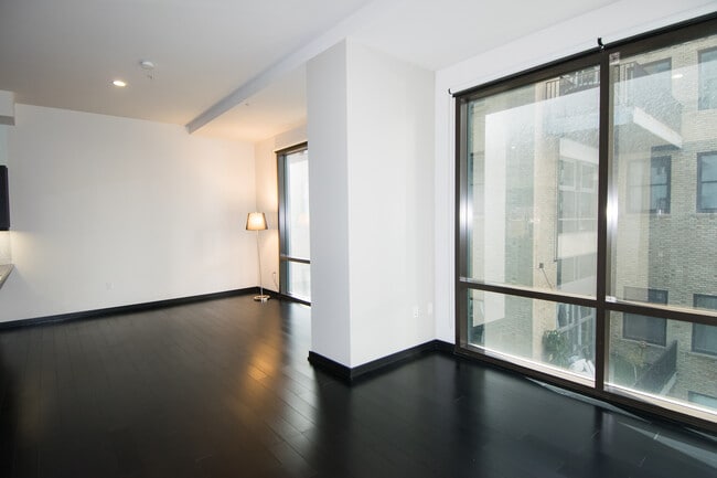 Building Photo - 655 S Hope St