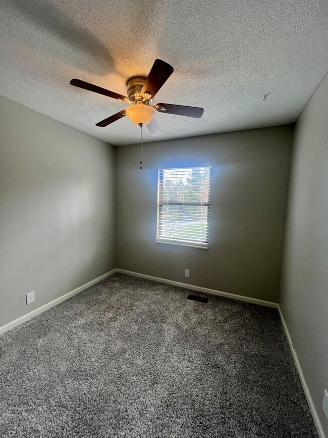 Building Photo - 1221 Crest Brook Dr