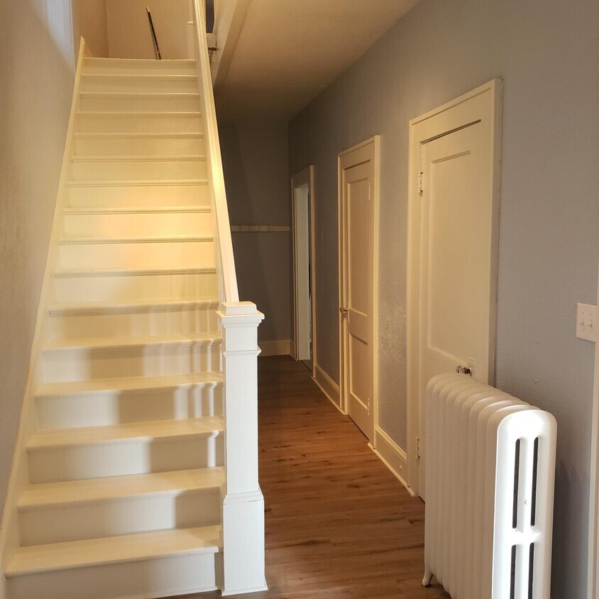 Primary Photo - 74 Bradley Ave