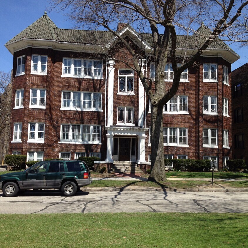 2729 Euclid Heights Blvd, Cleveland, OH 44106 Apartments in Cleveland