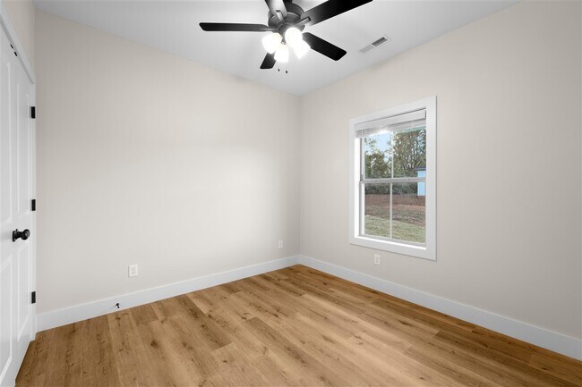 Building Photo - 1128 Melody Ave