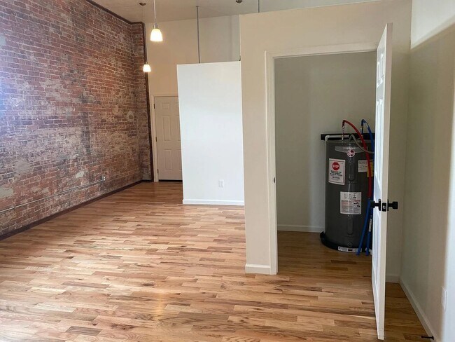 Building Photo - 114 E Harrison St