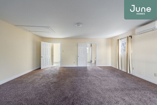 Foto del edificio - Queen room in 4-bed/3.0-bath Home