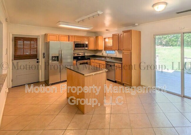 Foto del edificio - 2400 Lawrence Dr