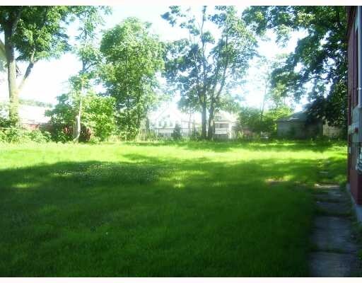 Yard Area - 863 Glenwood