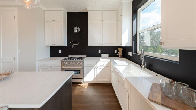 Building Photo - 25805 Case Ln