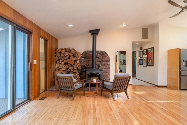 Building Photo - Stunning home on acreage in Woodside Ranch!