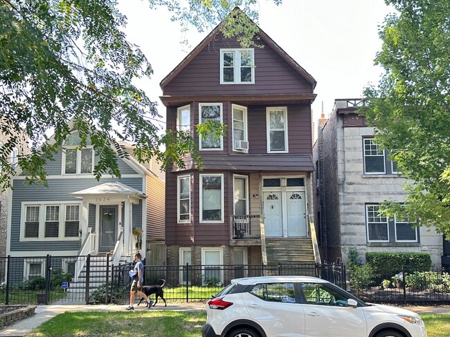 Building Photo - 3626 N Marshfield Ave