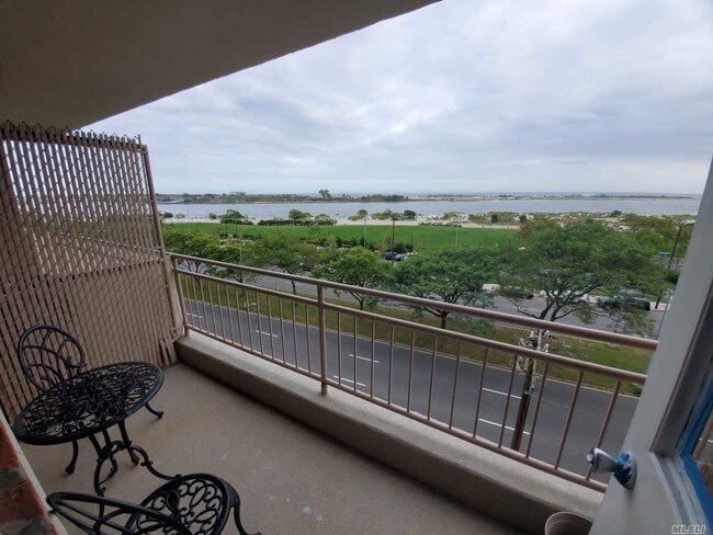Foto del edificio - 1430 Seagirt Ave