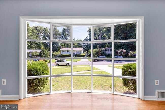 Foto del edificio - 6306 Charnwood St