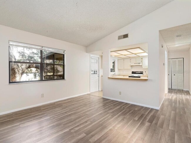 Foto del edificio - 533 E Curlew Pl