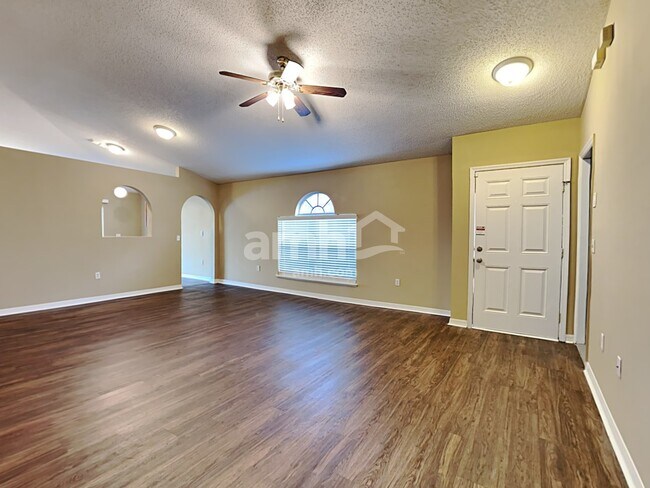 Foto del edificio - 6679 Gentle Oaks Dr W