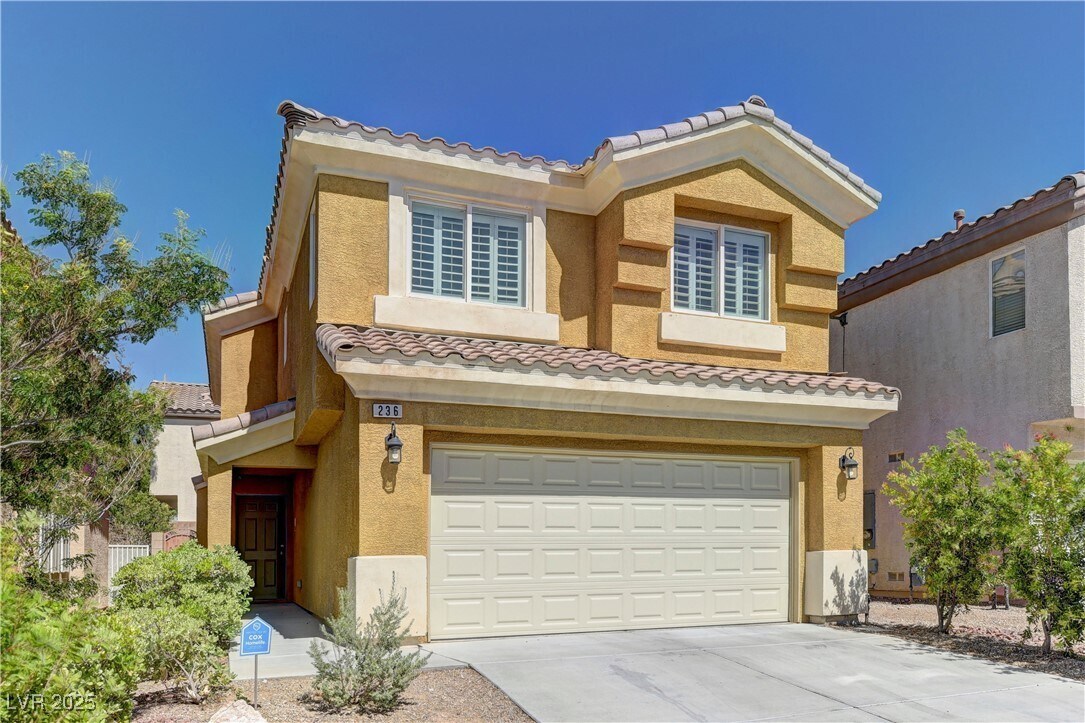 Foto principal - 236 Fairway Woods Dr