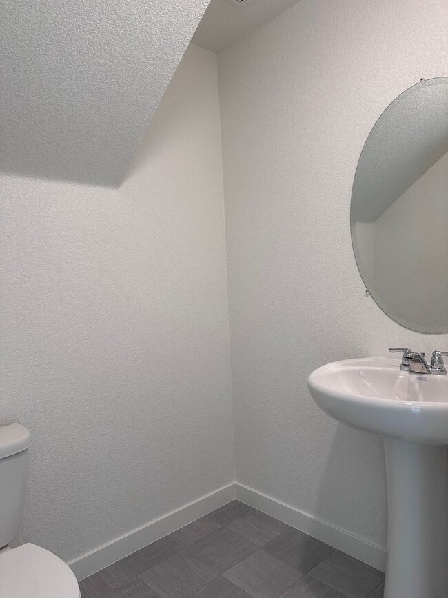 Building Photo - Beautiful 2024 Built 3 bed 2 bath!