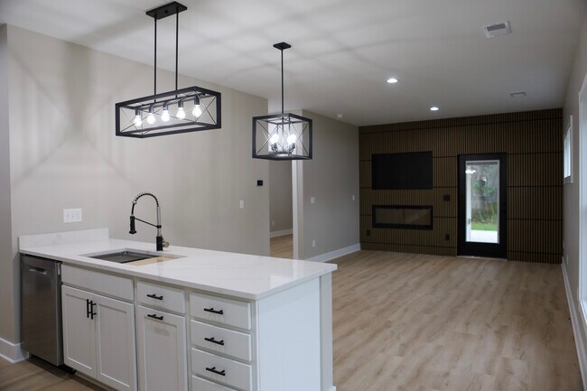 Sala de estar - 5008 Danbury Pl