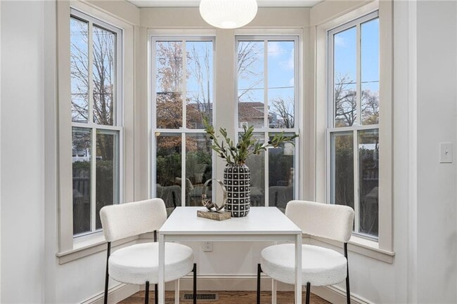 Building Photo - 214 Camp St