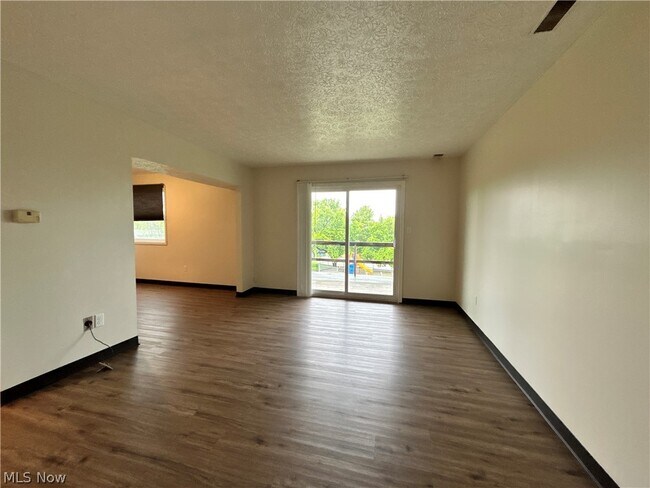 Foto del edificio - 623 Lovers Ln