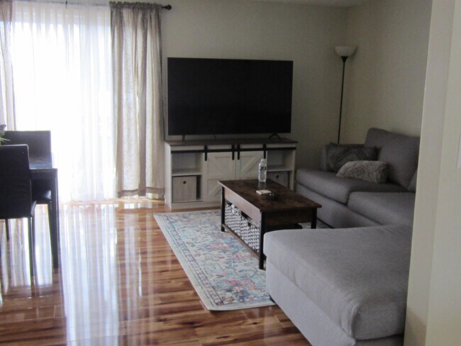 Foto del edificio - 901 Mammoth Rd