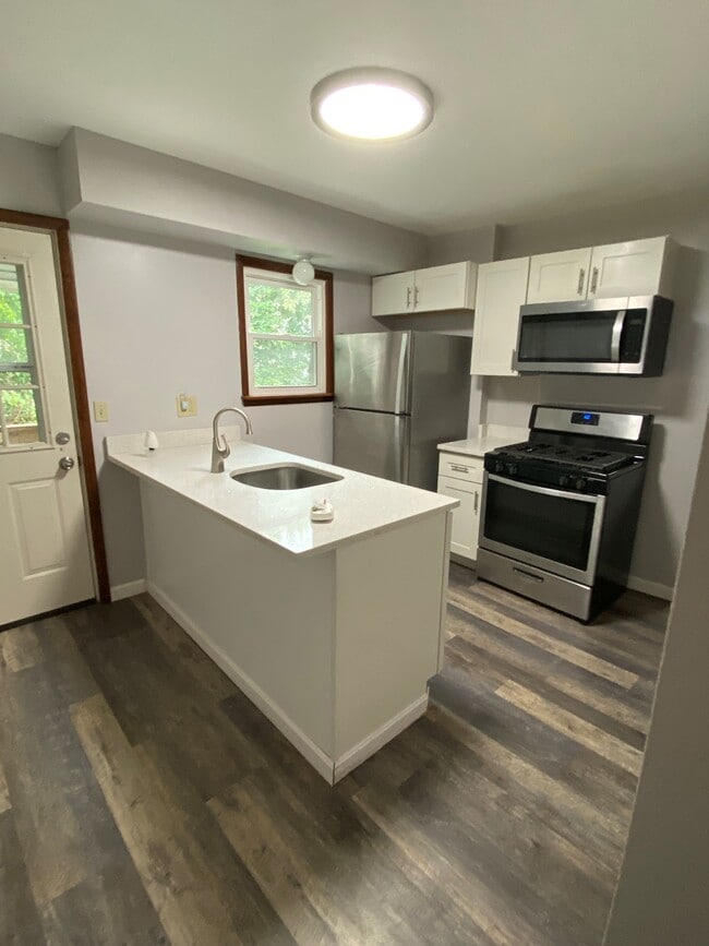 Building Photo - 408 S 3rd Ave