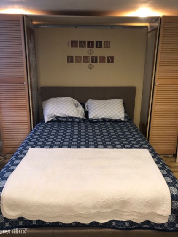 Foto principal - Studio, 1 bath House - 3316 Weller Rd