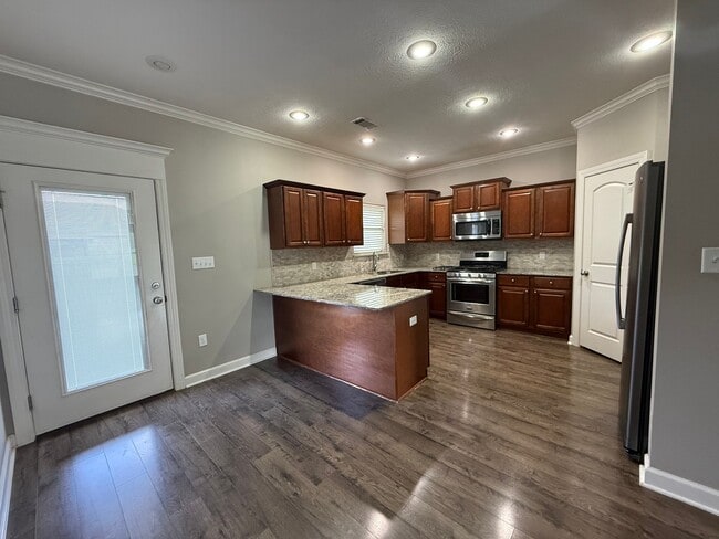 Building Photo - 1220 Andrews Dr
