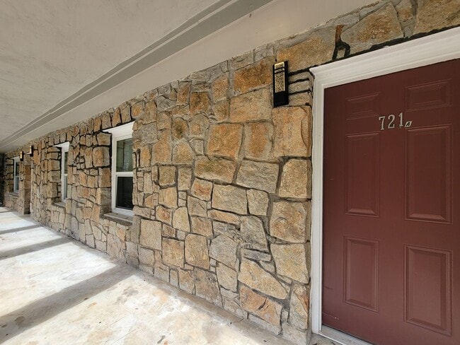 Foto del edificio - Updated Soaking Tub. Stainless Steel Appliances. W/D Inc