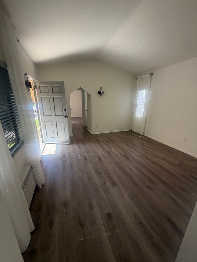 Foto del edificio - 5745 Fair Ave