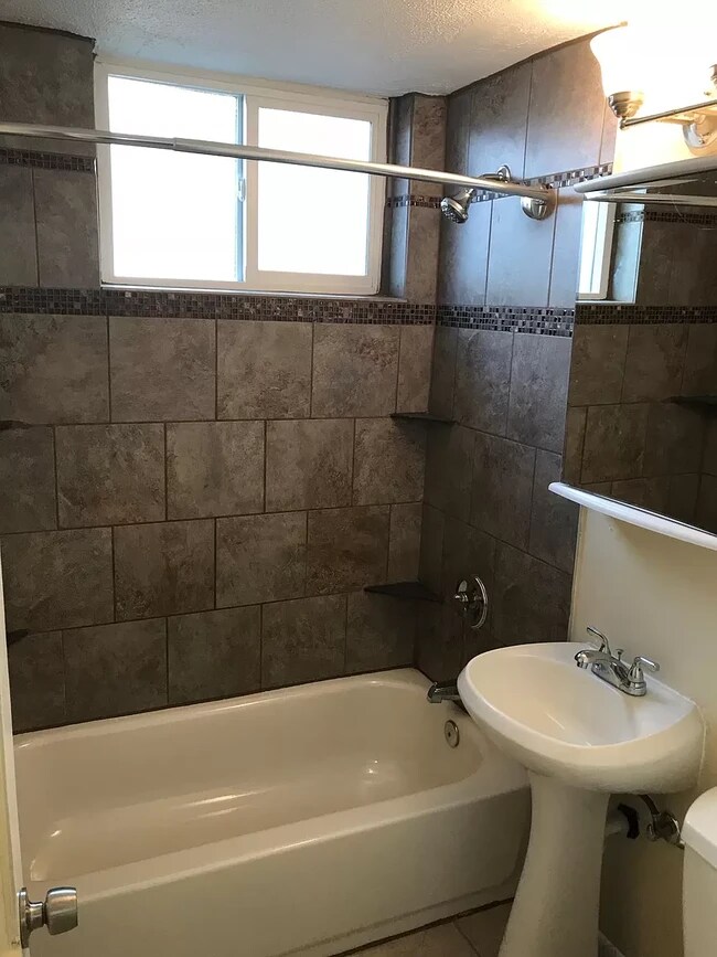 Bathroom - 1430 Boston St