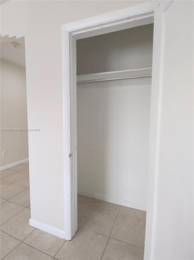 Foto del edificio - 1565 SW 6th St