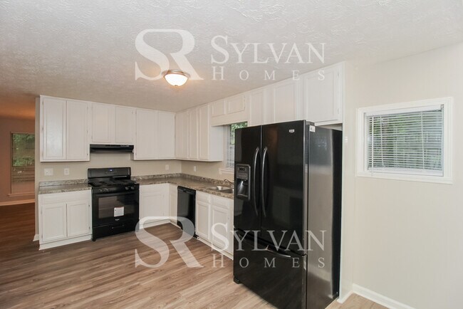 Building Photo - Fall in love with this spacious 4BR 2.5BA ...