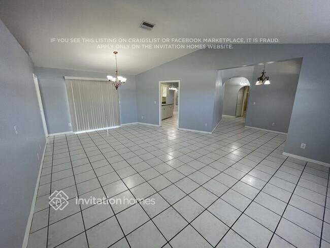 Building Photo - 4228 SW 15th Pl