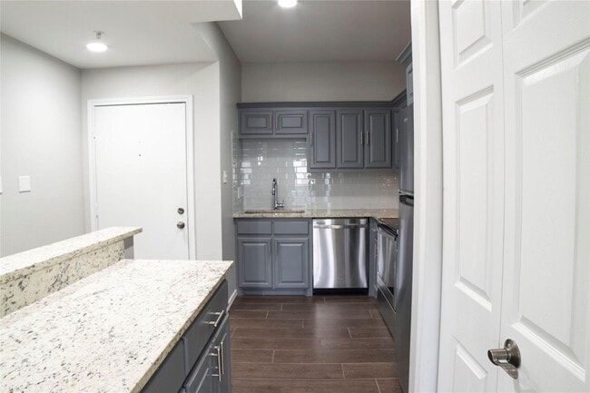 Foto del edificio - Newly Renovated Two Bedroom Condo in Oak Lawn