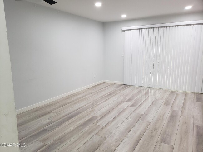 Foto del edificio - 13520 Village Dr