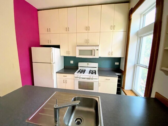 Foto del edificio - 842 N Wolcott Ave