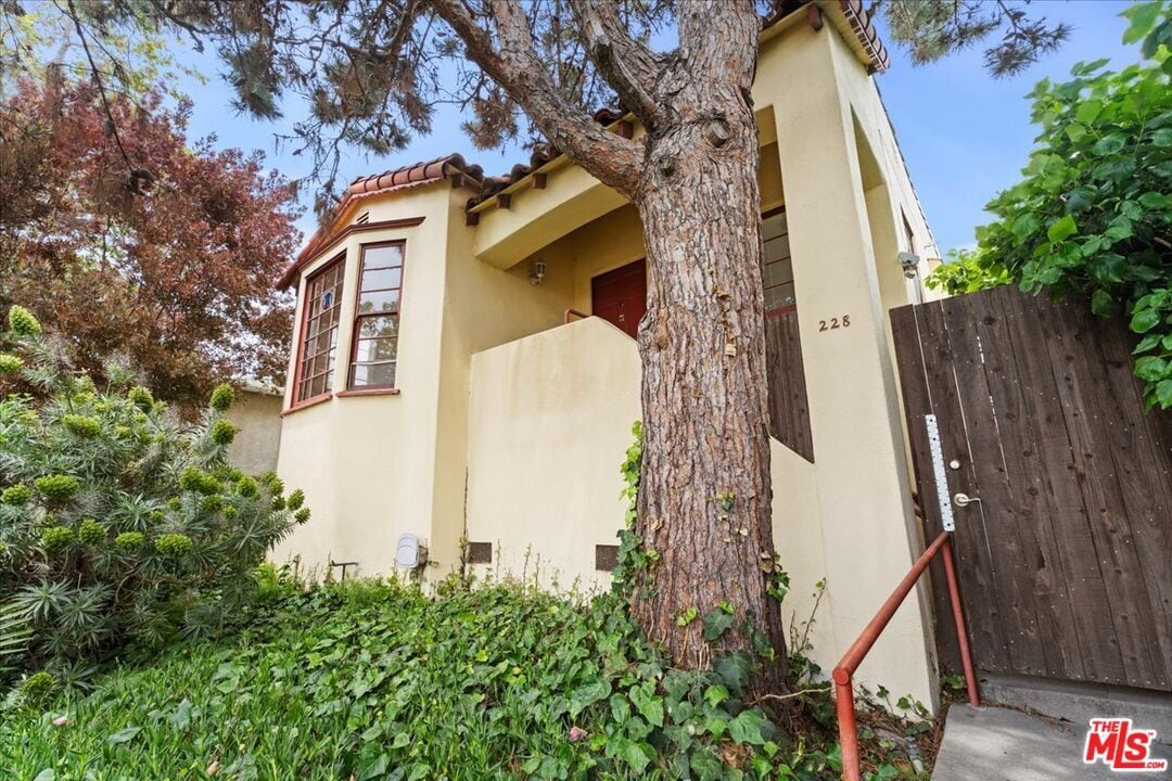 Primary Photo - 228 3rd Ave