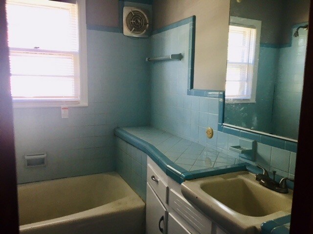 Foto del edificio - Four bedroom, 2 bath Cape Cod in Burlington