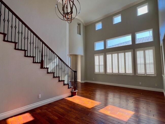 Foto del edificio - Upgraded 4 bedrooms 3 full baths home in Chula Vista- San Miguel Ranch area.
