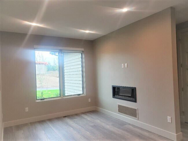 Building Photo - 43 Highnoon Way