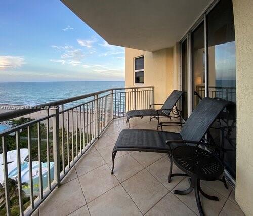 Building Photo - 17375 Collins Ave