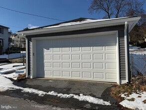 Building Photo - 25 W 33rd St