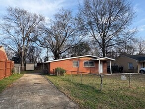 Building Photo - 622 6th St
