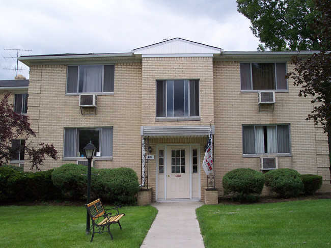 Building Photo - Delta Garden Apartments