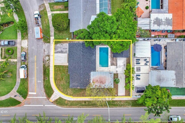 Building Photo - 8201 SW 42nd St