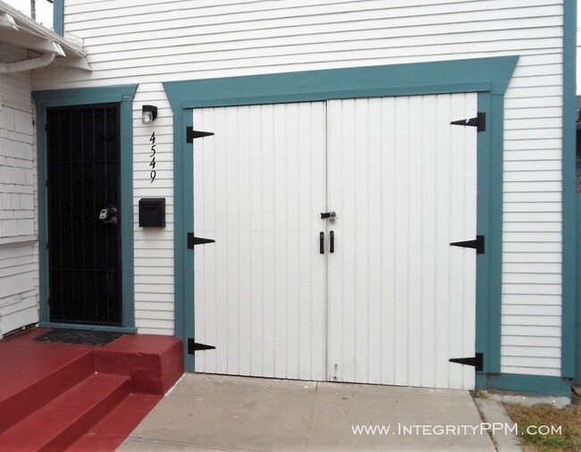 Building Photo - 4549 Kensington Dr