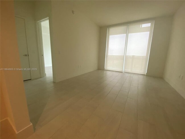 Building Photo - 2000 Metropica Wy