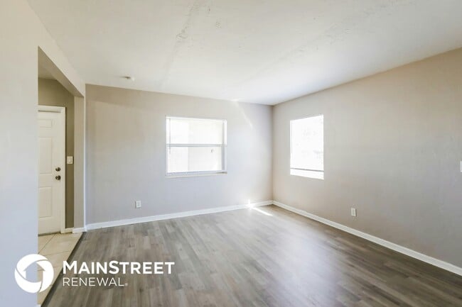 Building Photo - 1207 NW 13th Ln