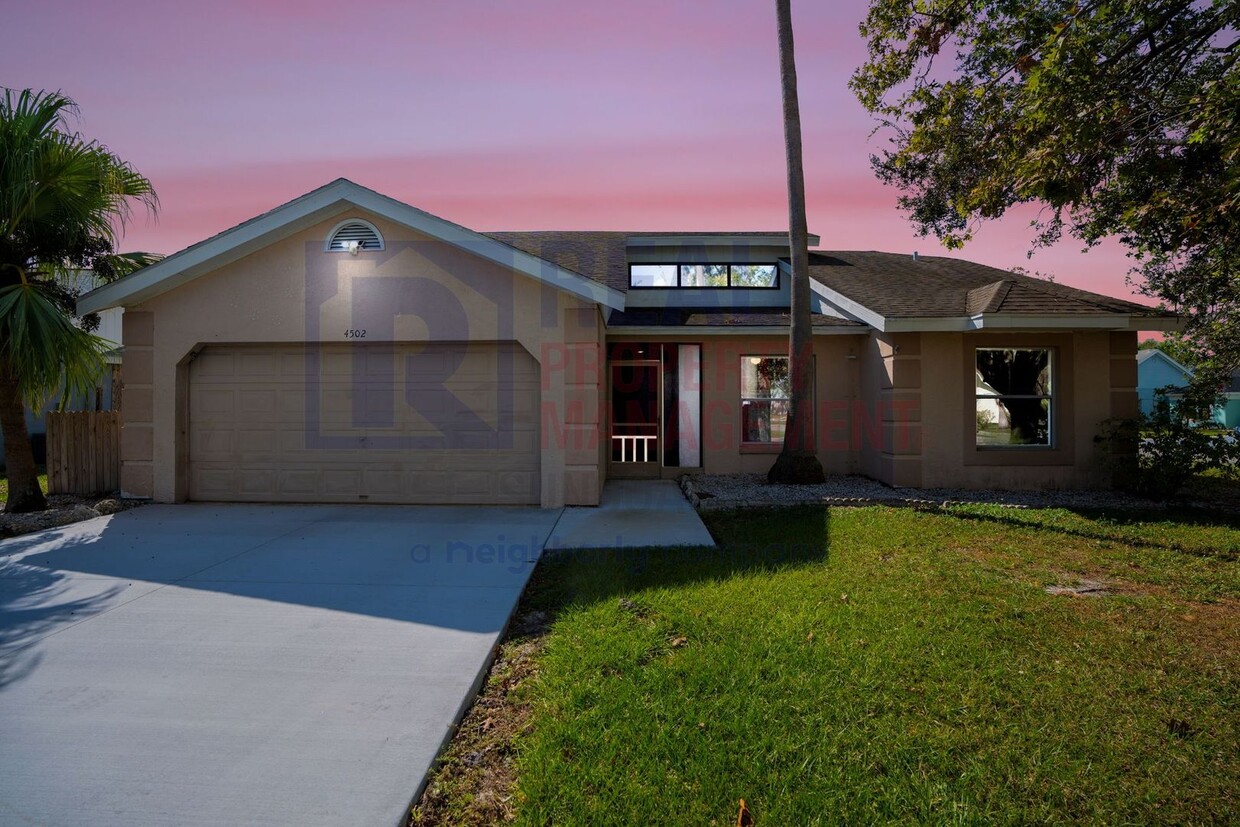 Primary Photo - Lovely 3 Bed 2 Bath in Bradenton available...