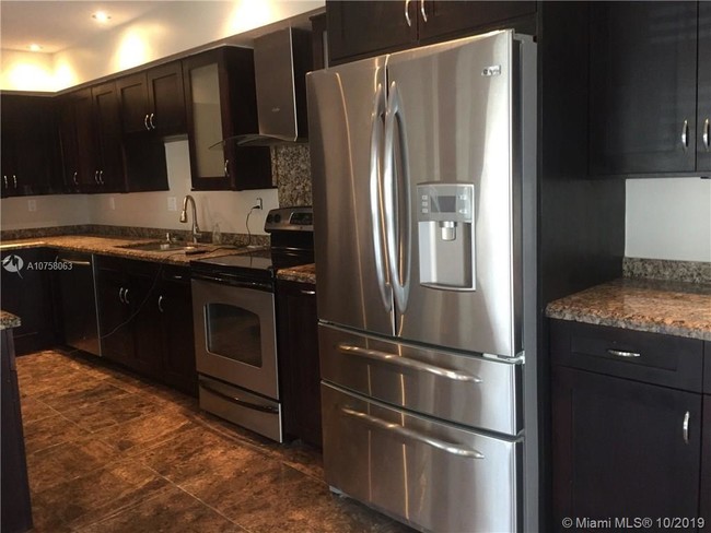 Building Photo - 275 SE 8th Ter  A Deerfield Beach FL 33441